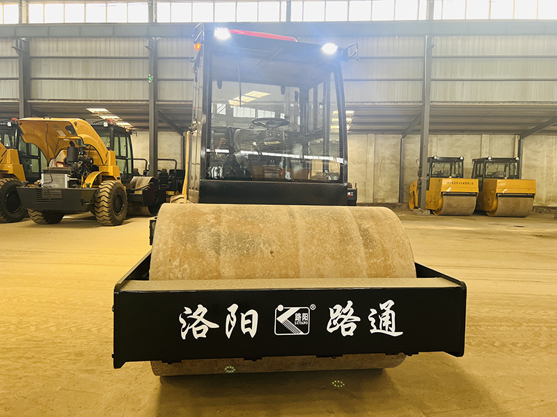LTS308H (2WD, 8T) Hydraulic drive single drum vibratory road roller