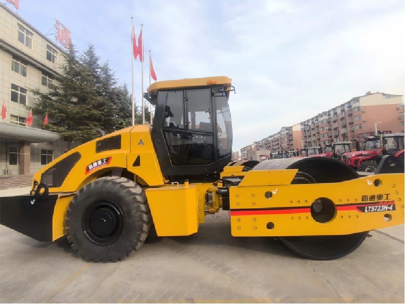 Opportunities in Urban and Rural Renewal: A 23-Ton Roller Paves the Way for Ordinary People's Income Increase