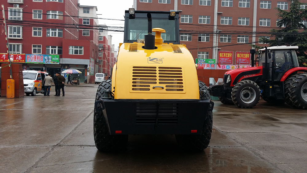 LT214B-04.jpg