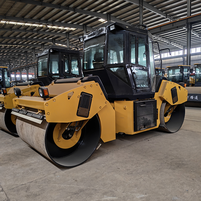 Golden Core, Ingenious Work —— LTC210 Hydraulic Travel Drive Double Steel Wheel 