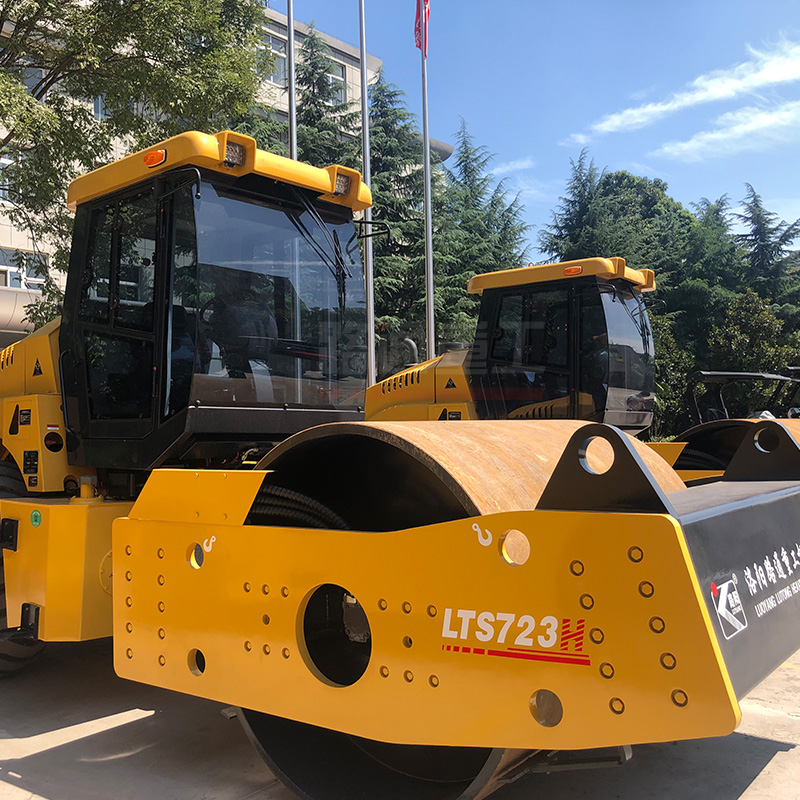 Powerful Adaptive Performance！Lutong LTS723H Plateau Roller Boosts Efficient Compaction Construction
