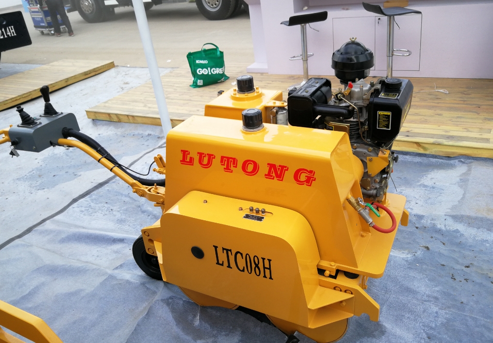 Lutong LTC08H: Compact Walk-Behind Roller for Narrow Sites