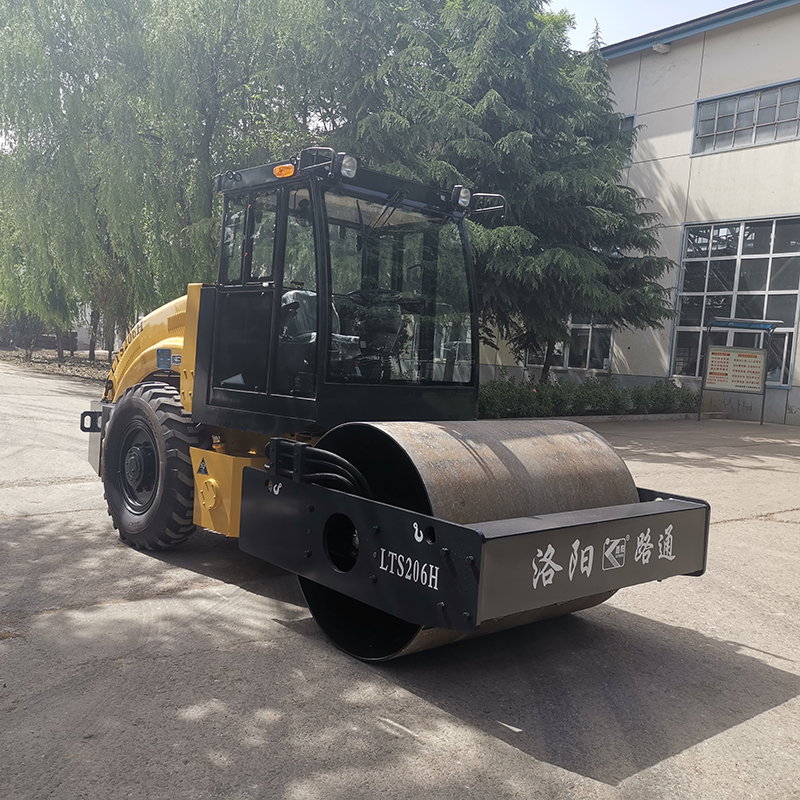 Peak Construction Season Efficiency Booster! LTS206H Roller Delivers High-Efficiency Compaction for Multiple Scenarios