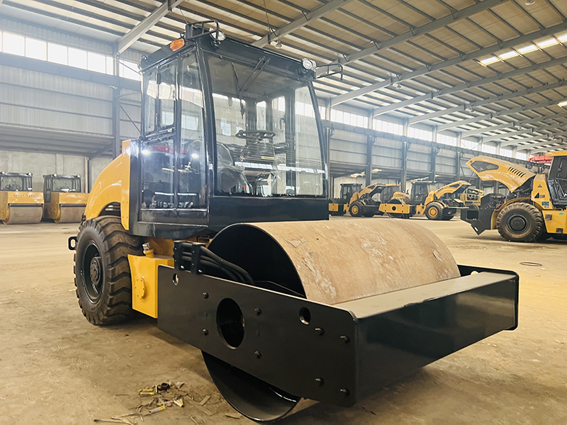 Heritage of Reliable Performance, Precision Construction | LTS308H Hydraulic Single-Drum Vibratory Roller Empowers High-Quality Infrastructure Development